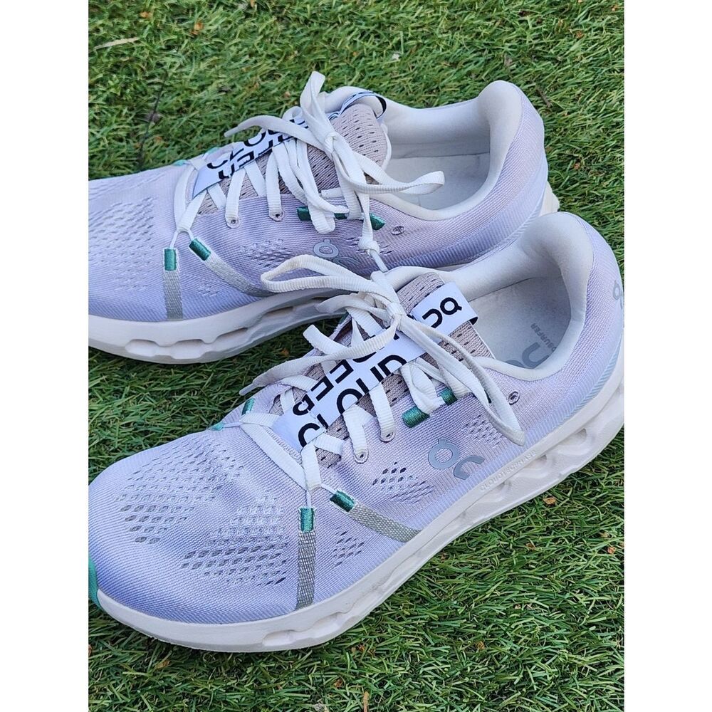 ON CLOUDSURFER - Womens Sneakers - SIZE 9.